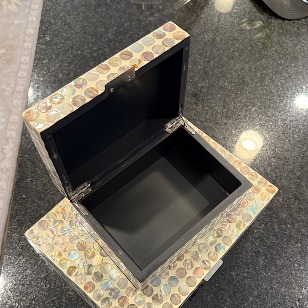 Rectangle Mother of Pearl Handmade Geometric Box with Hinged Lid (Set of 2) - Picture 3 of 14